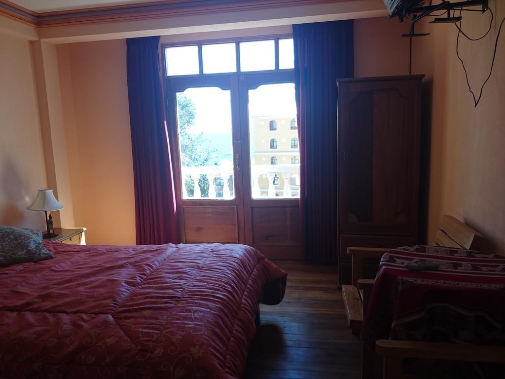 Hostal Real Los Andes Del Lago Copacabana  Rum bild